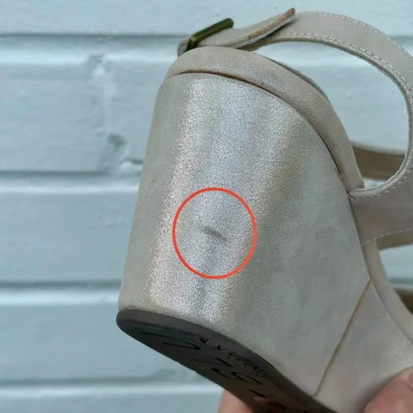 Chocolat Blu Winnie Wedge Sandals in Shimmering Gold, SZ 6/7 LIKE NEW! MSRP $184 - Picture 9 of 9